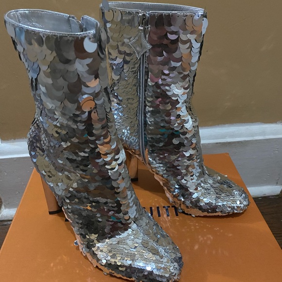 Louis Vuitton Sequence Boots - Picture 2 of 4